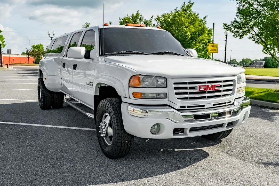 2004 GMC Sierra Heavy Duty 2nd Gen - Image 13 of 31