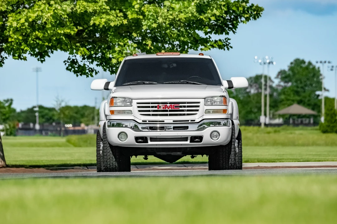 2004 GMC Sierra Heavy Duty 2nd Gen - Image 15 of 31