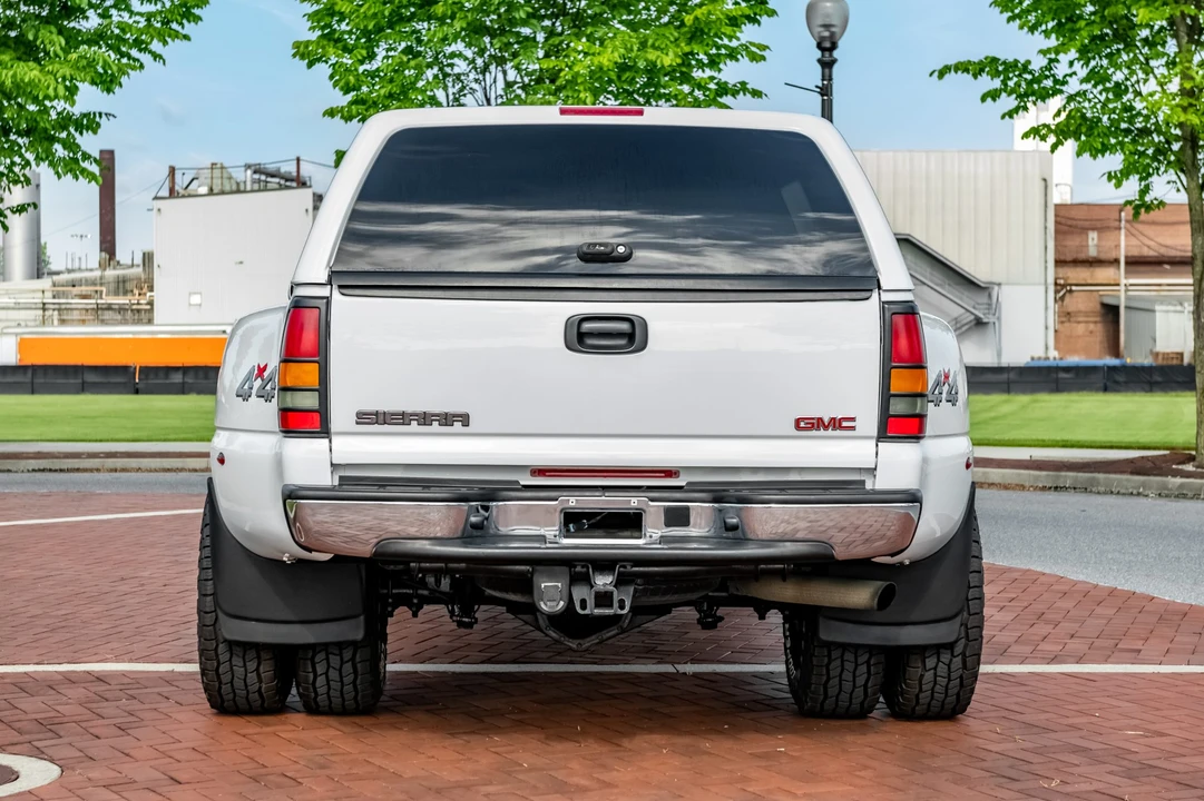 2004 GMC Sierra Heavy Duty 2nd Gen - Image 8 of 31