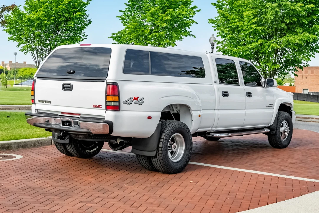 2004 GMC Sierra Heavy Duty 2nd Gen - Image 10 of 31