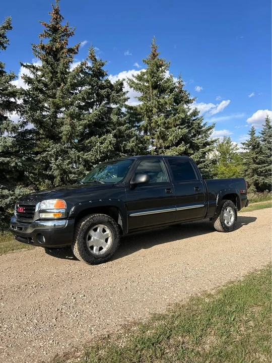 2004 GMC Sierra 2nd Gen - Image 3 of 9