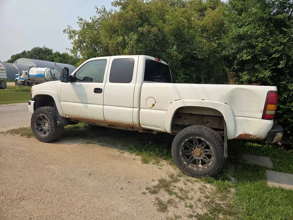 2004 GMC Sierra 2nd Gen - Image 4 of 10