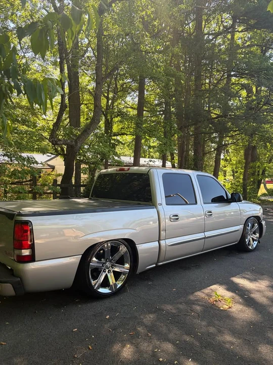 2004 GMC Sierra 2nd Gen - Image 2 of 13