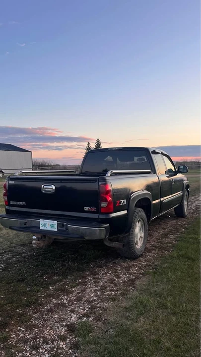 2004 GMC Sierra 2nd Gen - Image 3 of 12