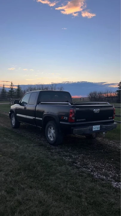 2004 GMC Sierra 2nd Gen - Image 4 of 12