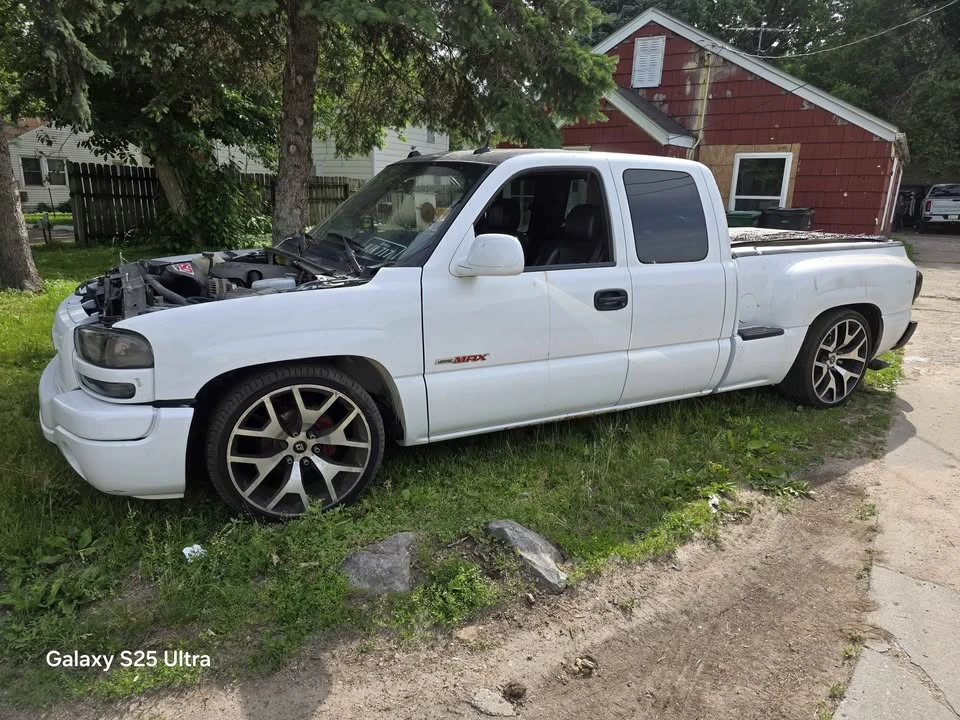 2004 GMC Sierra 2nd Gen - Image 2 of 4