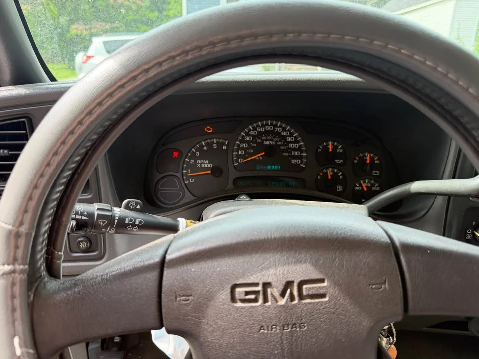 2004 GMC Sierra 2nd Gen - Image 5 of 10