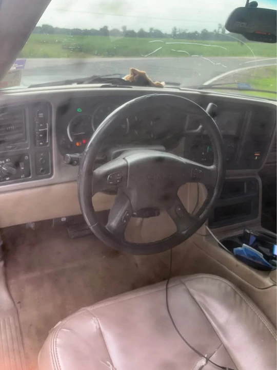2004 GMC Sierra 2nd Gen - Image 5 of 8