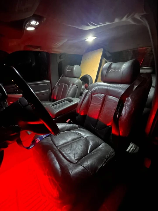 2004 GMC Sierra Heavy Duty 2nd Gen - Image 2 of 8
