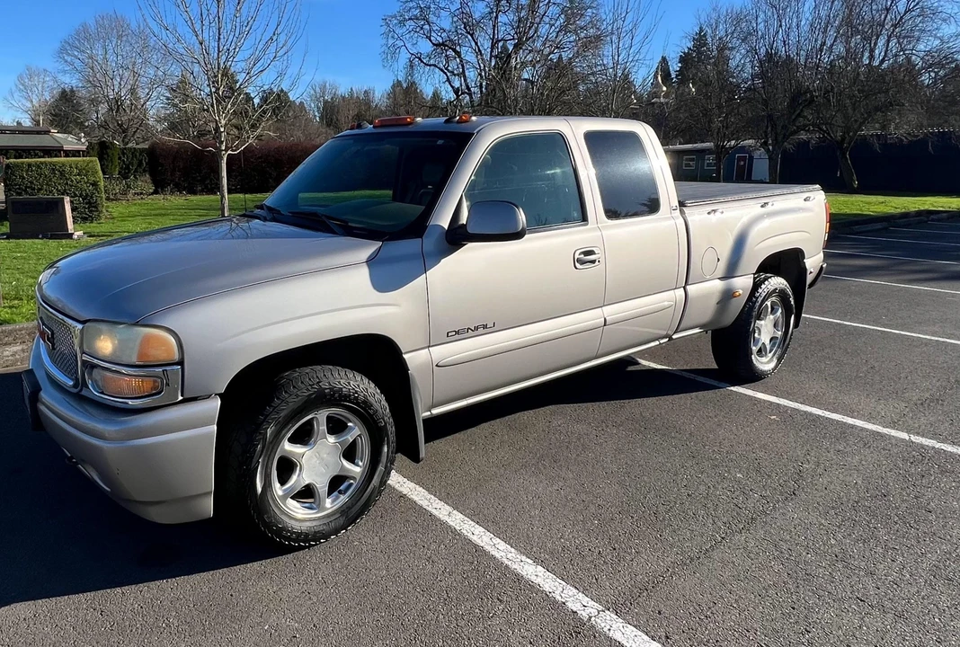 2004 GMC Sierra 2nd Gen - Image 11 of 31