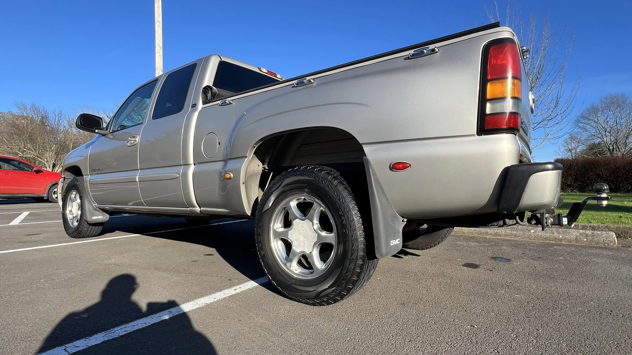 2004 GMC Sierra 2nd Gen - Image 18 of 31