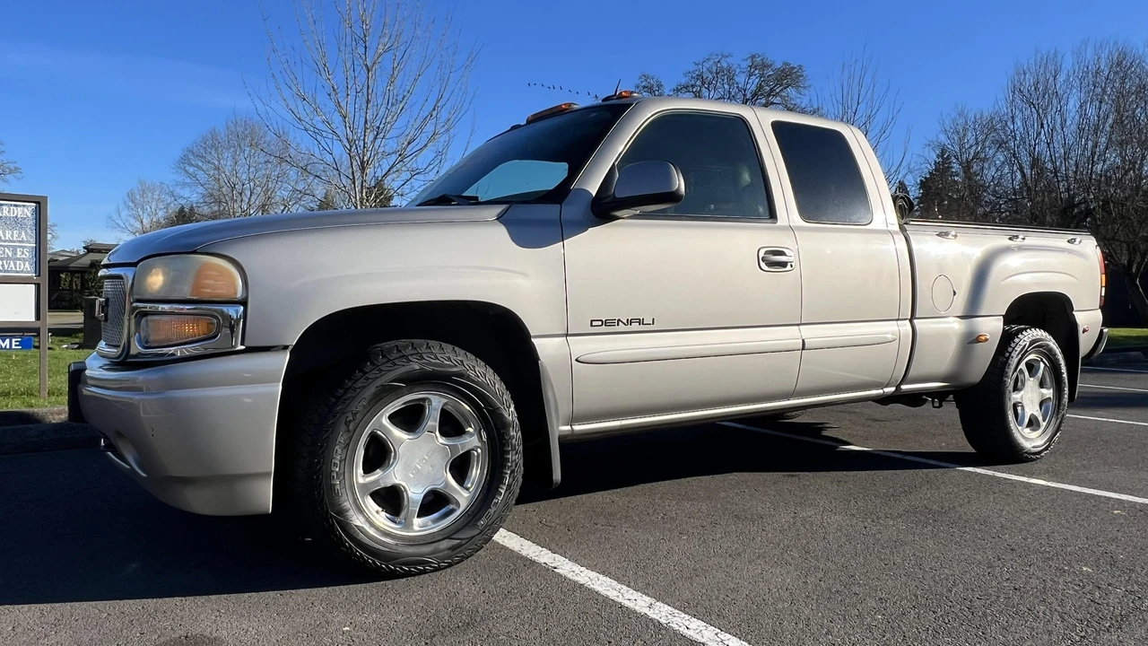 2004 GMC Sierra 2nd Gen - Image 12 of 31