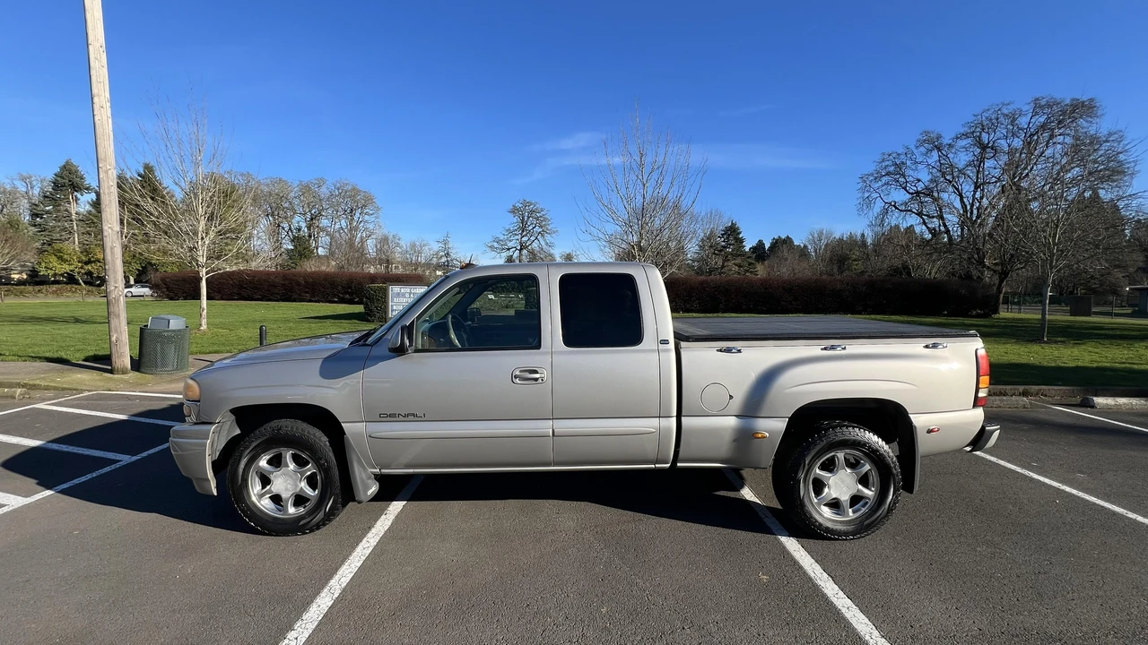 2004 GMC Sierra 2nd Gen - Image 13 of 31