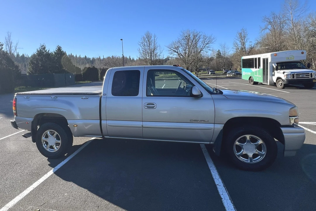 2004 GMC Sierra 2nd Gen - Image 3 of 31