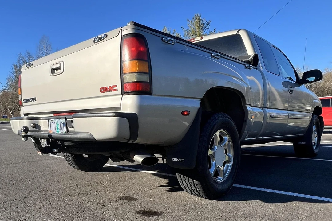 2004 GMC Sierra 2nd Gen - Image 4 of 31