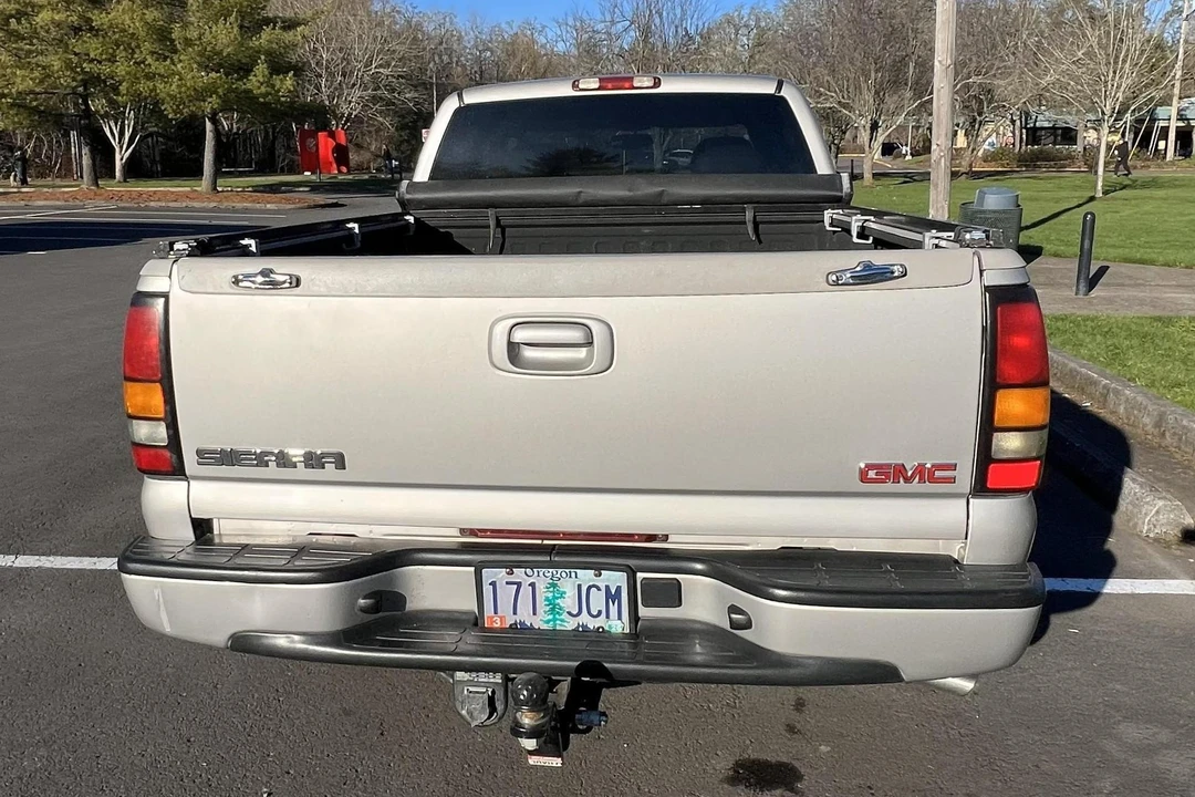 2004 GMC Sierra 2nd Gen - Image 5 of 31