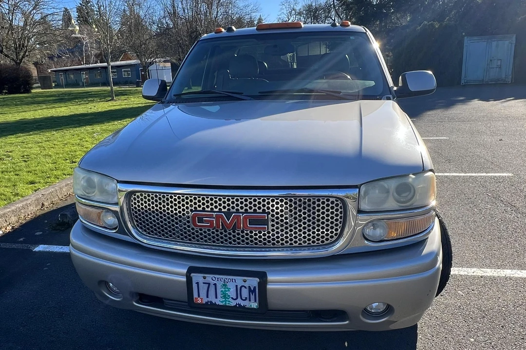 2004 GMC Sierra 2nd Gen - Image 2 of 31