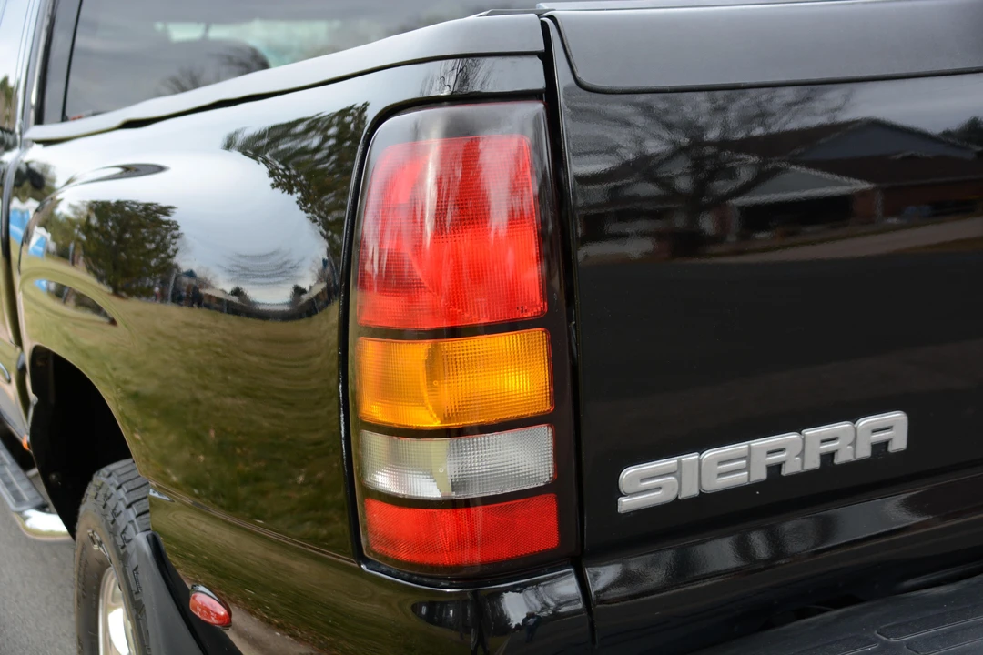 2004 GMC Sierra 2nd Gen - Image 12 of 30