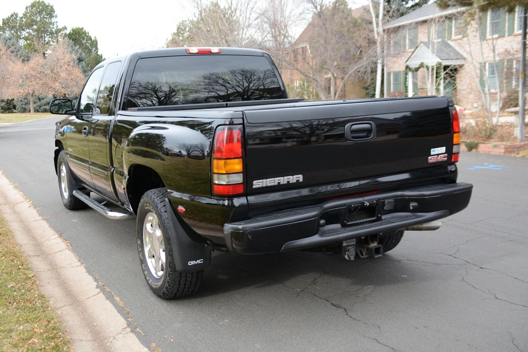 2004 GMC Sierra 2nd Gen - Image 4 of 30