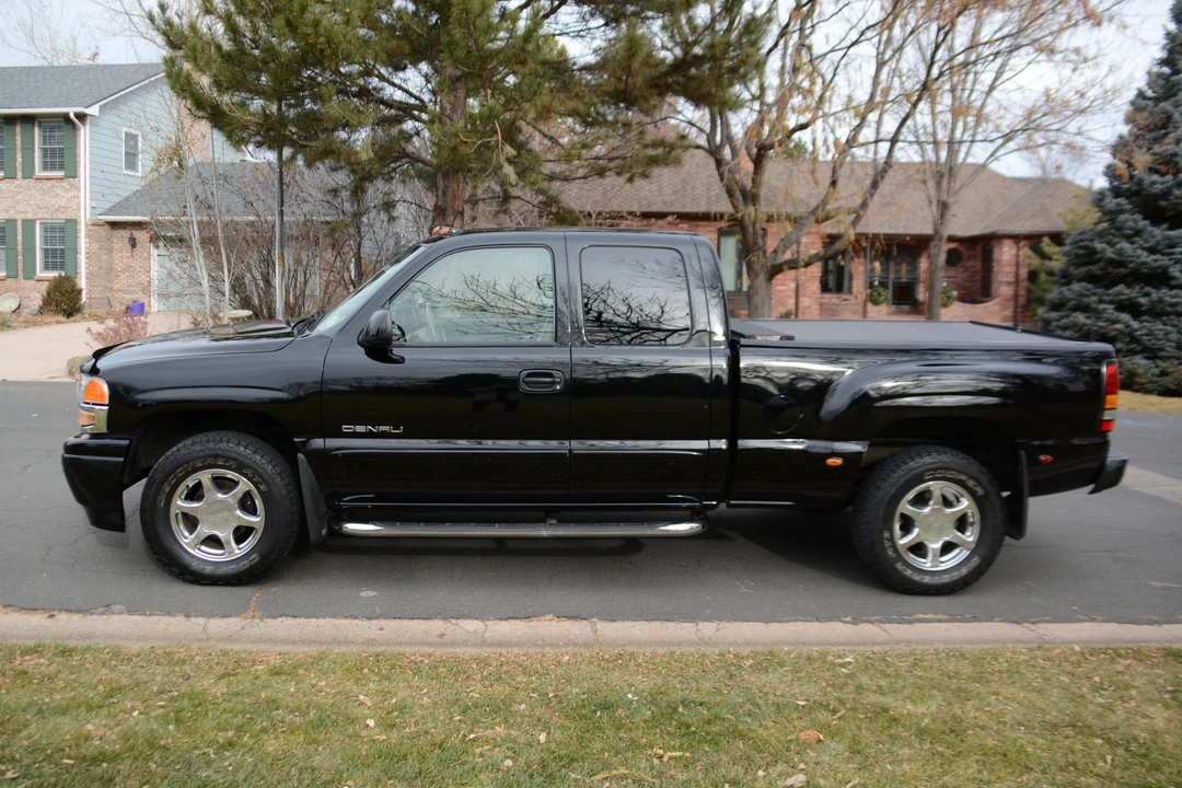 2004 GMC Sierra 2nd Gen - Image 3 of 30