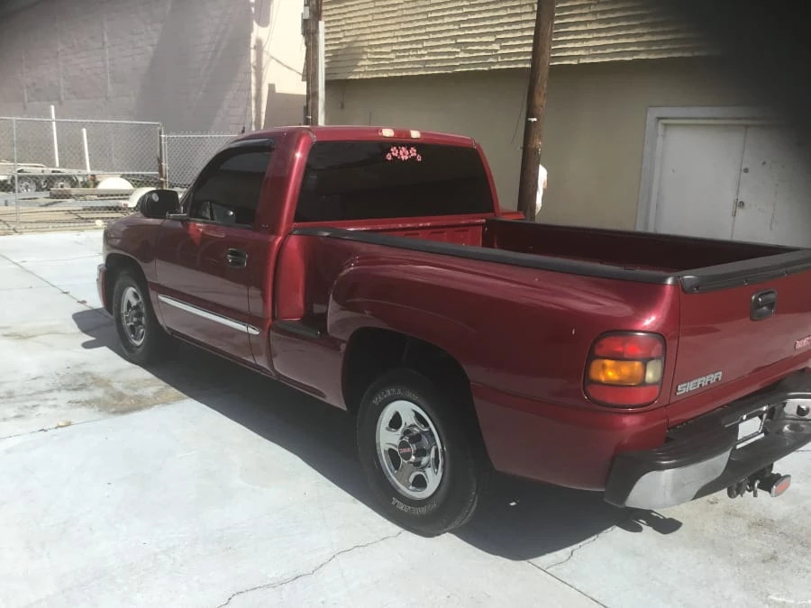 2004 GMC Sierra 2nd Gen - Image 2 of 4
