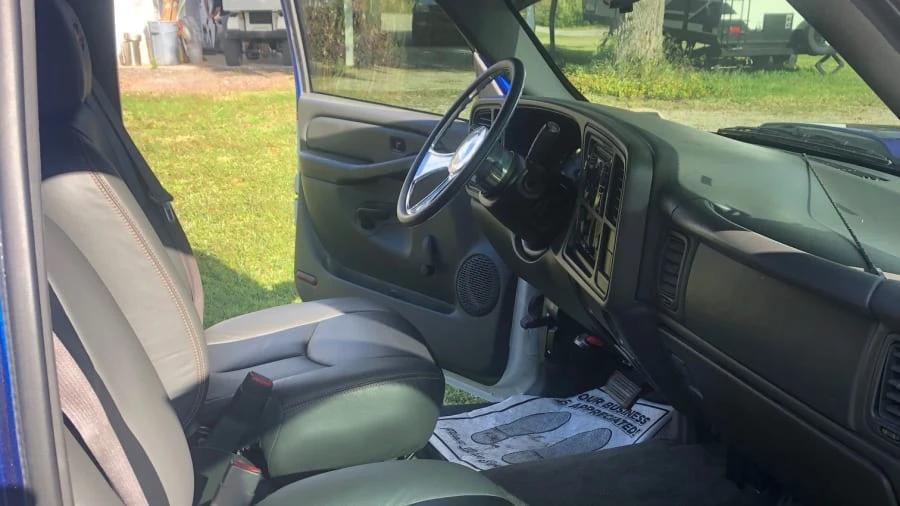 2004 GMC Sierra 2nd Gen - Image 3 of 8