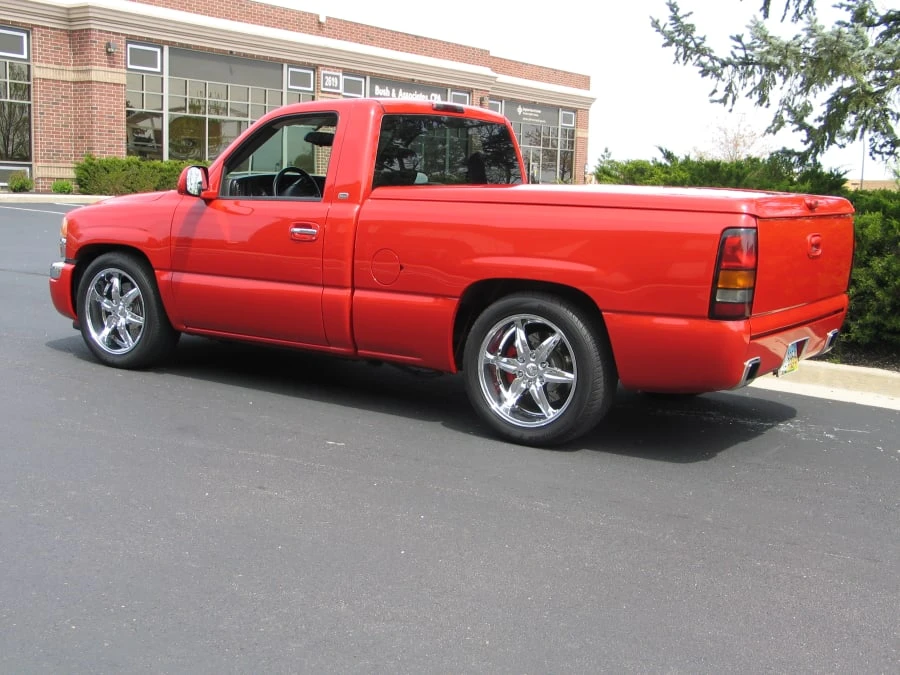 2004 GMC Sierra 2nd Gen - Image 2 of 7