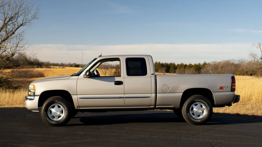 2004 GMC Sierra 2nd Gen - Image 2 of 12