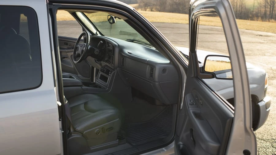 2004 GMC Sierra 2nd Gen - Image 5 of 12