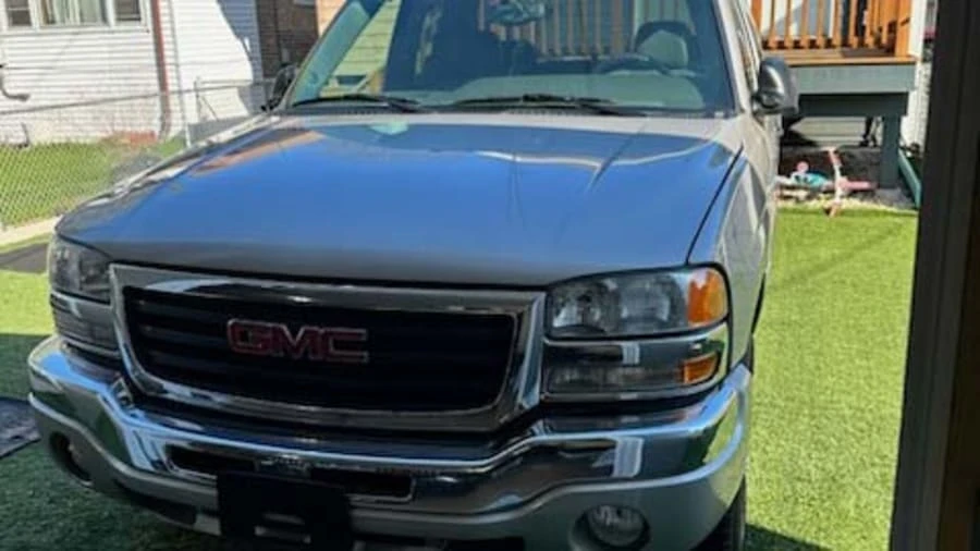 2004 GMC Sierra 2nd Gen - Image 3 of 10