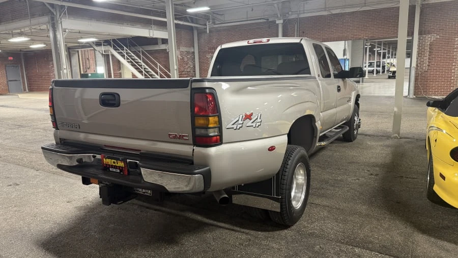 2004 GMC Sierra 2nd Gen - Image 2 of 5