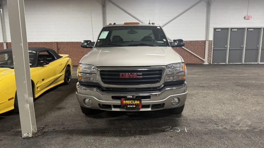 2004 GMC Sierra 2nd Gen - Image 3 of 5