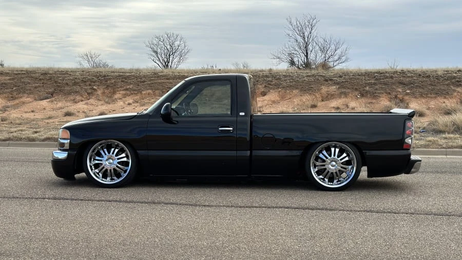 2004 GMC Sierra 2nd Gen - Image 2 of 23