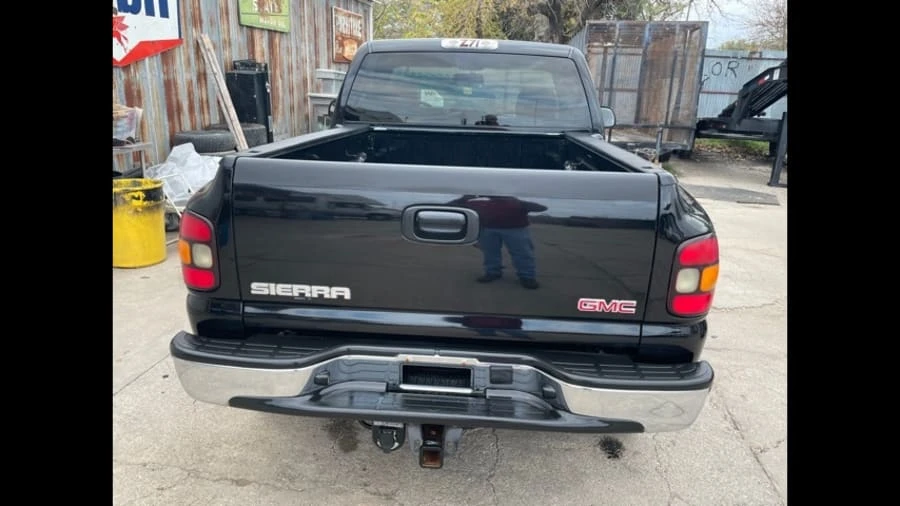 2004 GMC Sierra 2nd Gen - Image 9 of 11