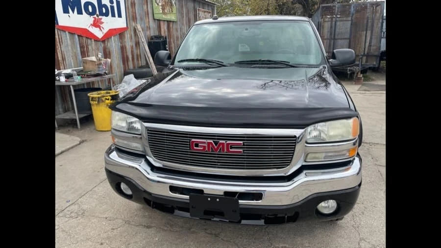 2004 GMC Sierra 2nd Gen - Image 10 of 11