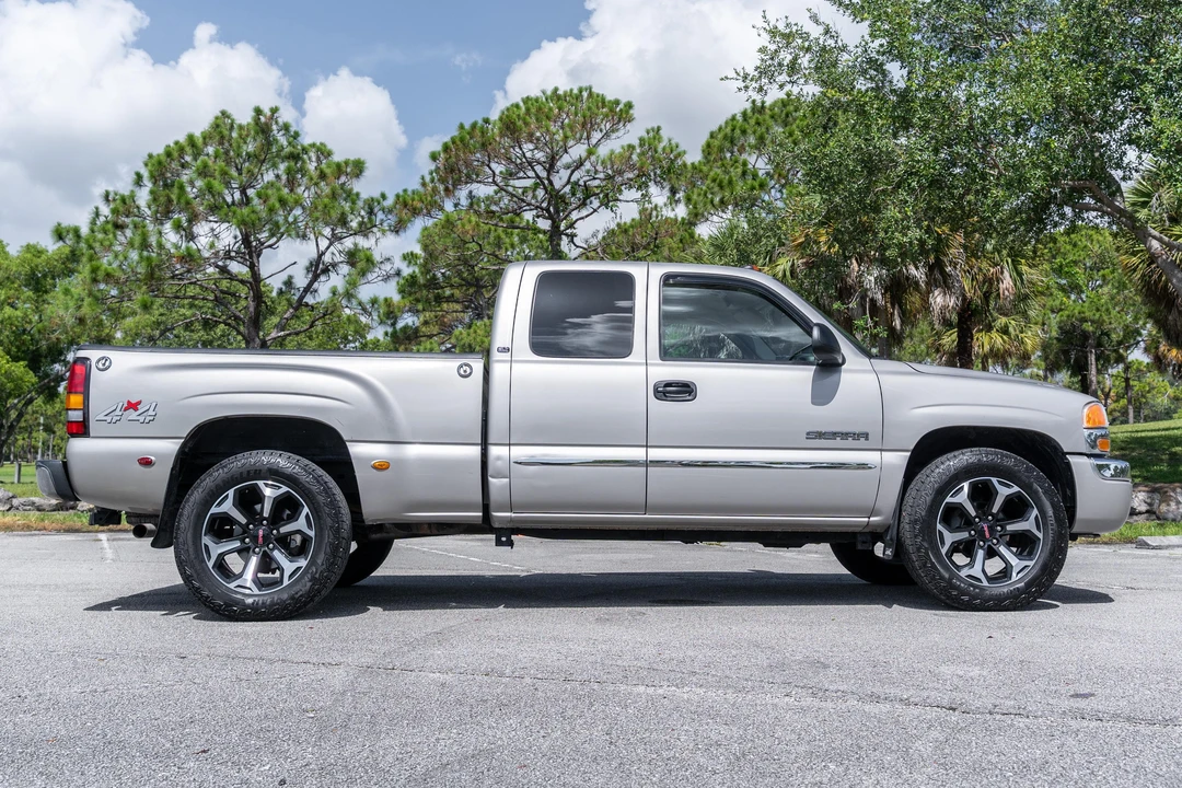 2004 GMC Sierra 2nd Gen - Image 3 of 31