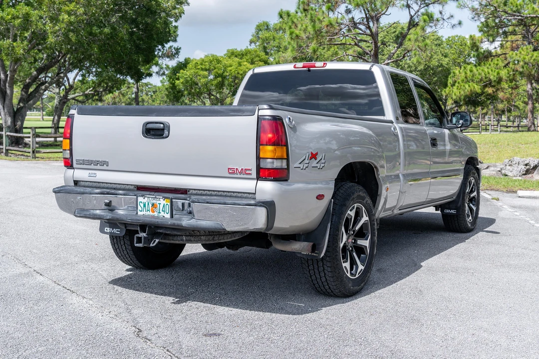 2004 GMC Sierra 2nd Gen - Image 8 of 31