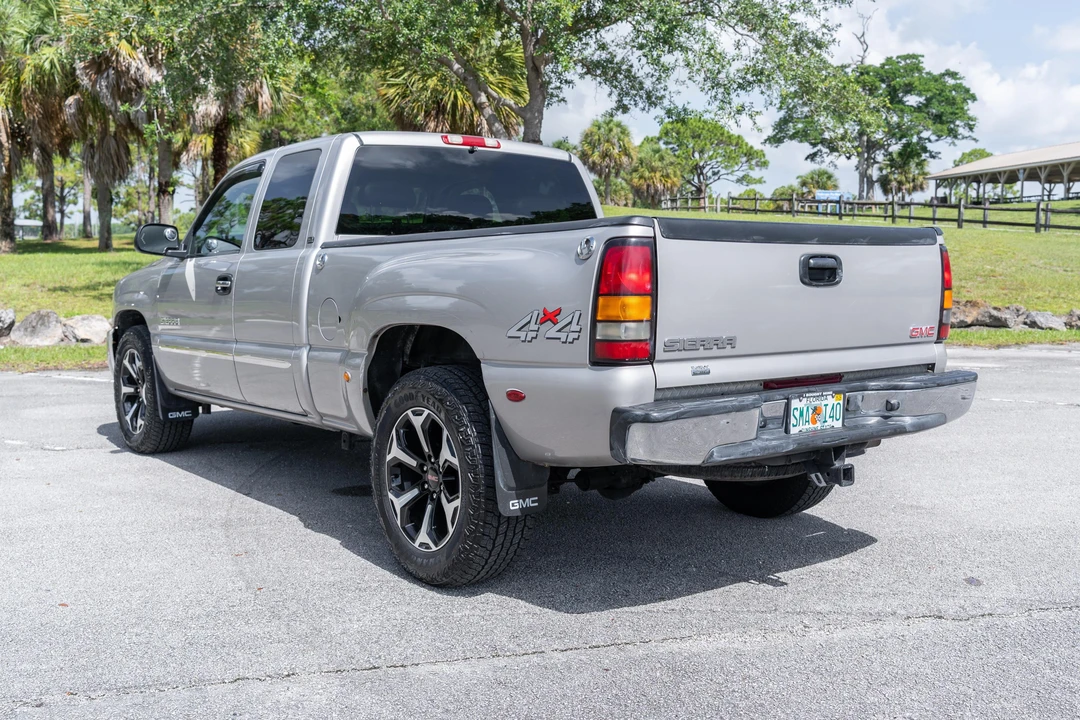 2004 GMC Sierra 2nd Gen - Image 4 of 31