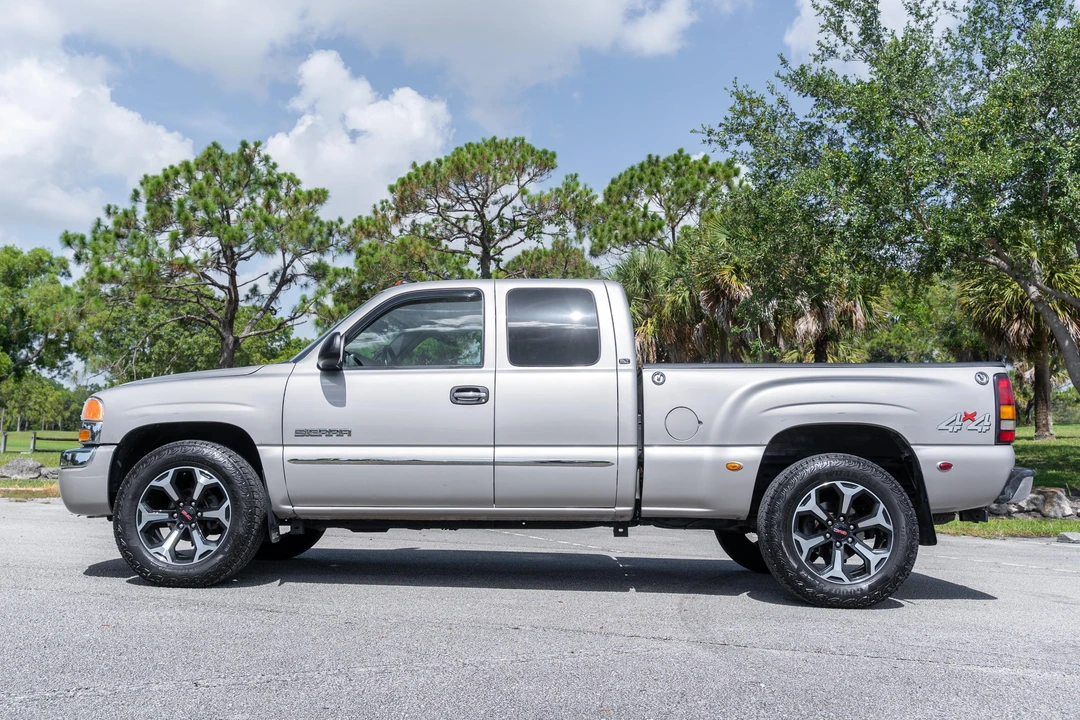 2004 GMC Sierra 2nd Gen - Image 9 of 31