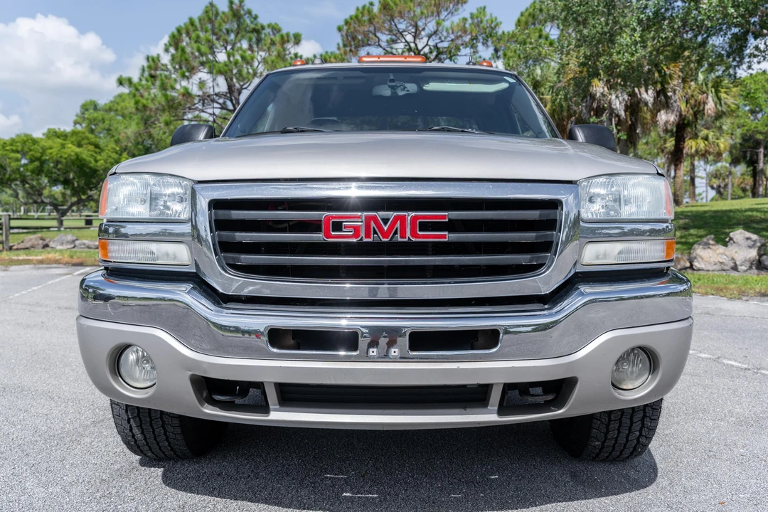 2004 GMC Sierra 2nd Gen - Image 2 of 31