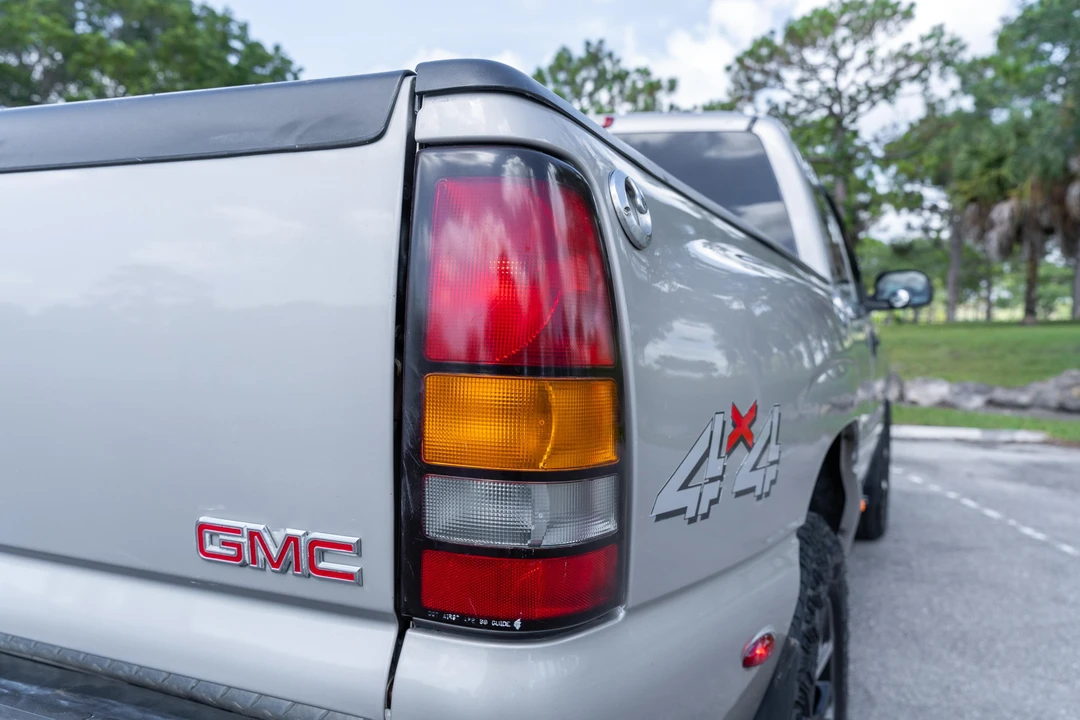 2004 GMC Sierra 2nd Gen - Image 17 of 31