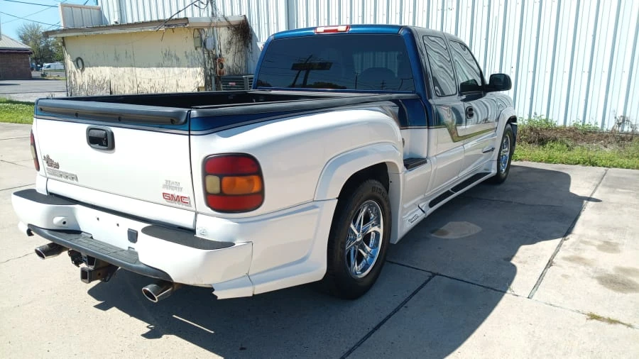 2004 GMC Sierra 2nd Gen - Image 3 of 15