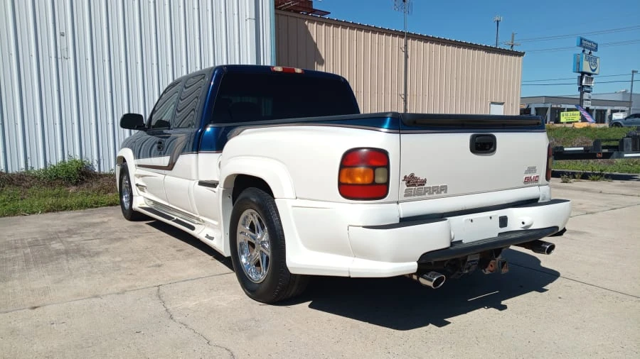 2004 GMC Sierra 2nd Gen - Image 5 of 15
