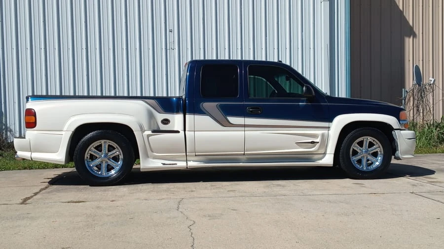 2004 GMC Sierra 2nd Gen - Image 4 of 15
