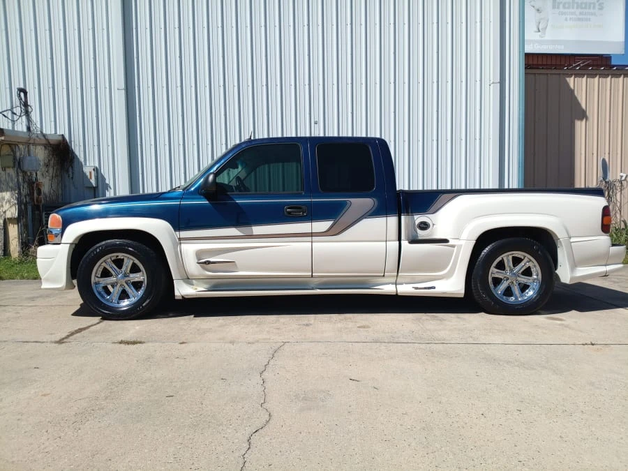 2004 GMC Sierra 2nd Gen - Image 2 of 15