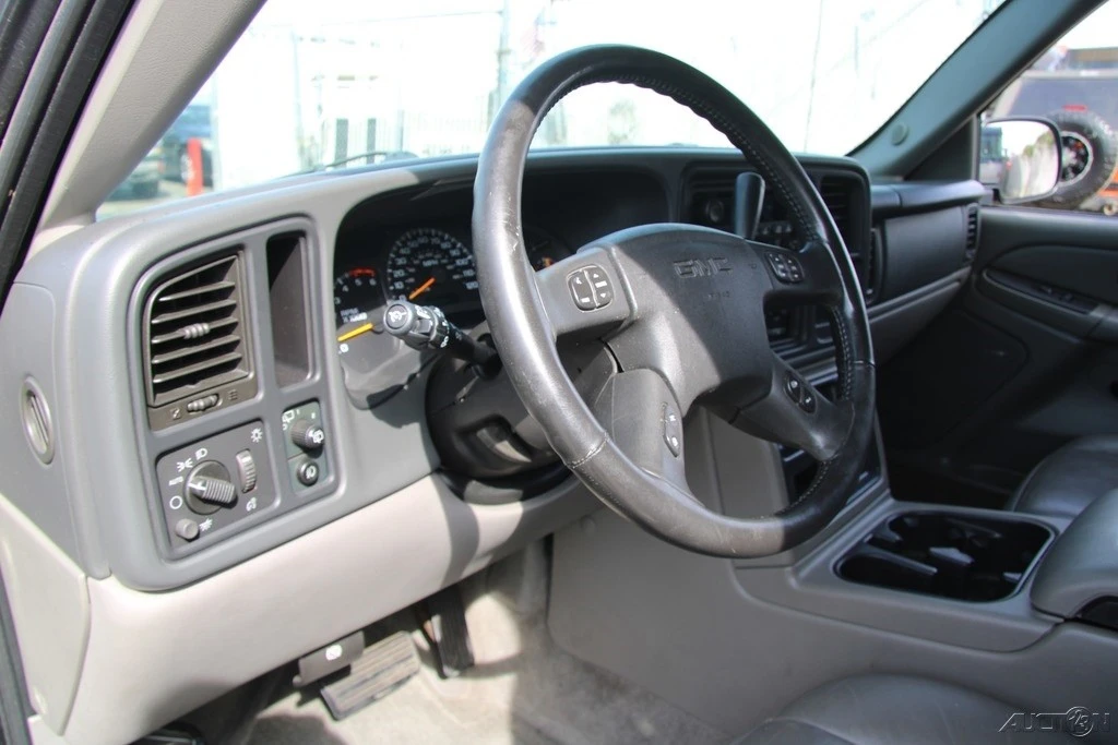 2004 GMC Yukon 2nd Gen - Image 15 of 21