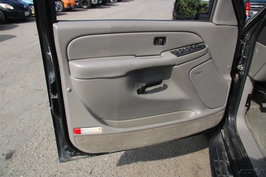2004 GMC Yukon 2nd Gen - Image 13 of 21