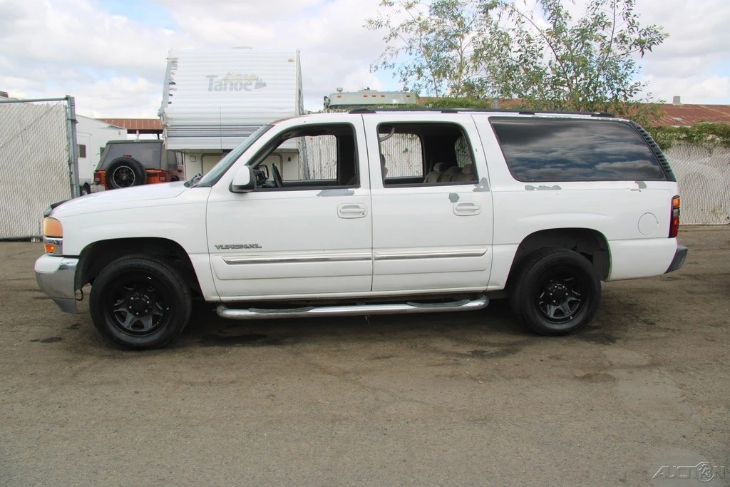 2004 GMC Yukon 2nd Gen - Image 3 of 21