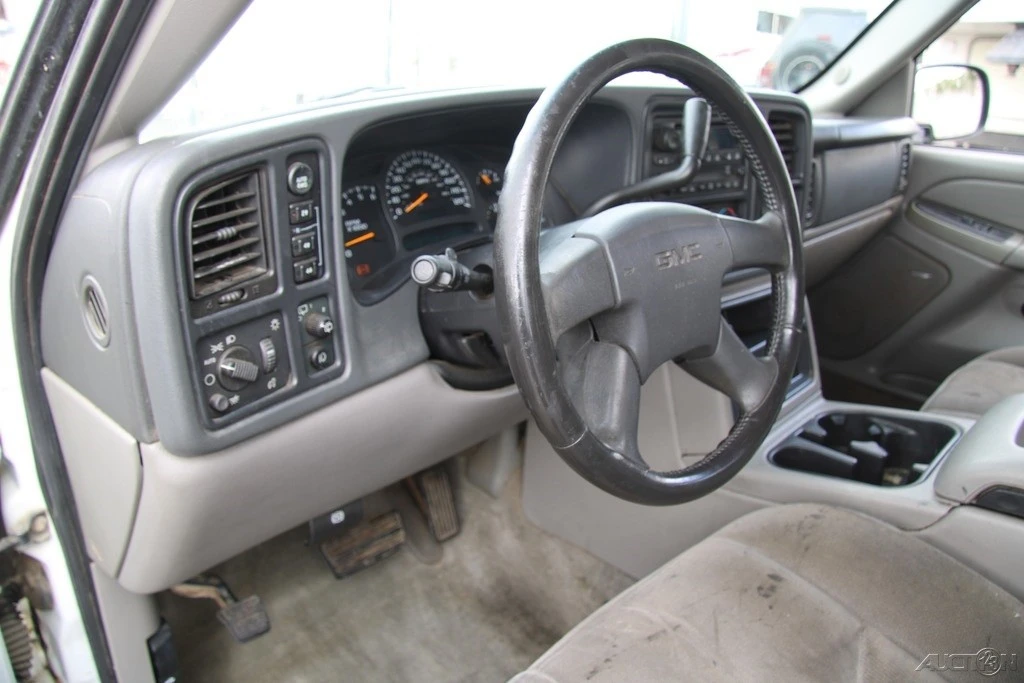 2004 GMC Yukon 2nd Gen - Image 16 of 21