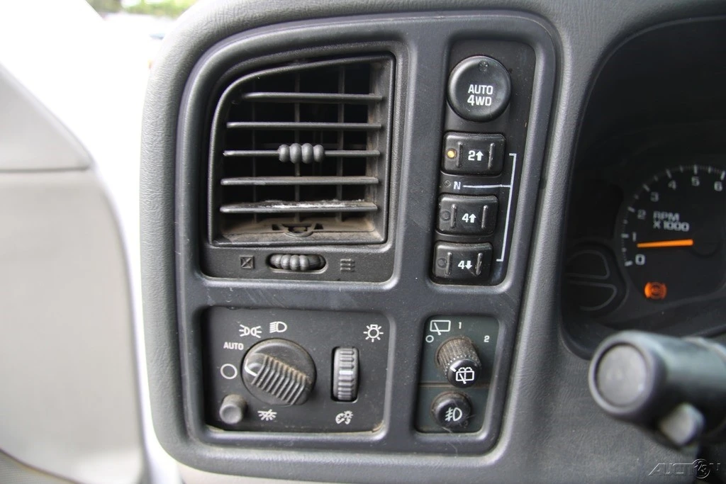 2004 GMC Yukon 2nd Gen - Image 17 of 21